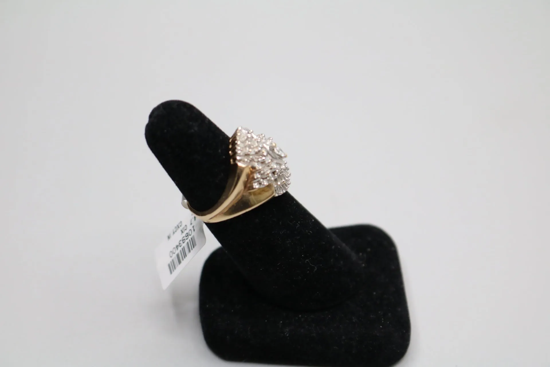 10-karat Yellow Gold Diamond Cluster Ring Size of 6 & 1/2