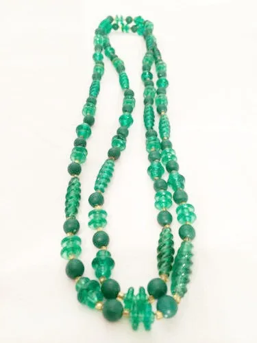 Art Deco Flapper Necklace: Translucent Green Elegance from the Roaring Twenties
