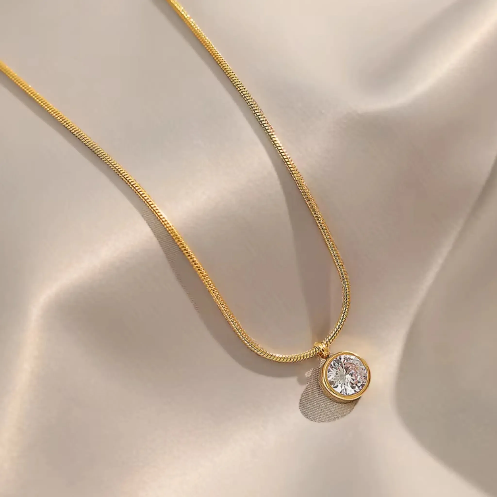 AURA GOLD NECKLACE