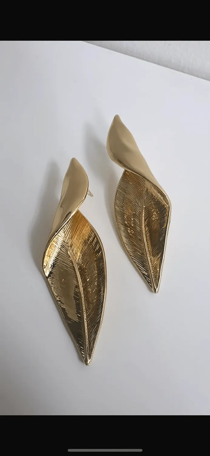 Bella - Gold Earring