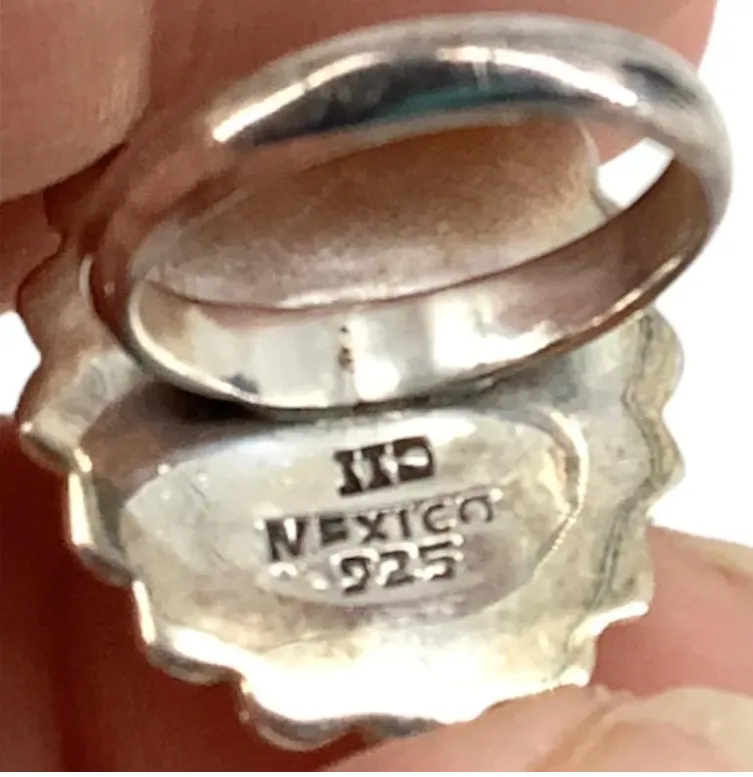 Distinctive Sun Sterling Silver Set: Ring Size 8 & Matching Earrings