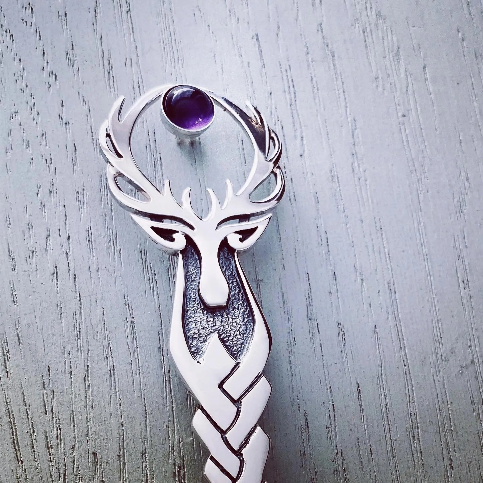 Highland Stag | Amethyst Kilt pin