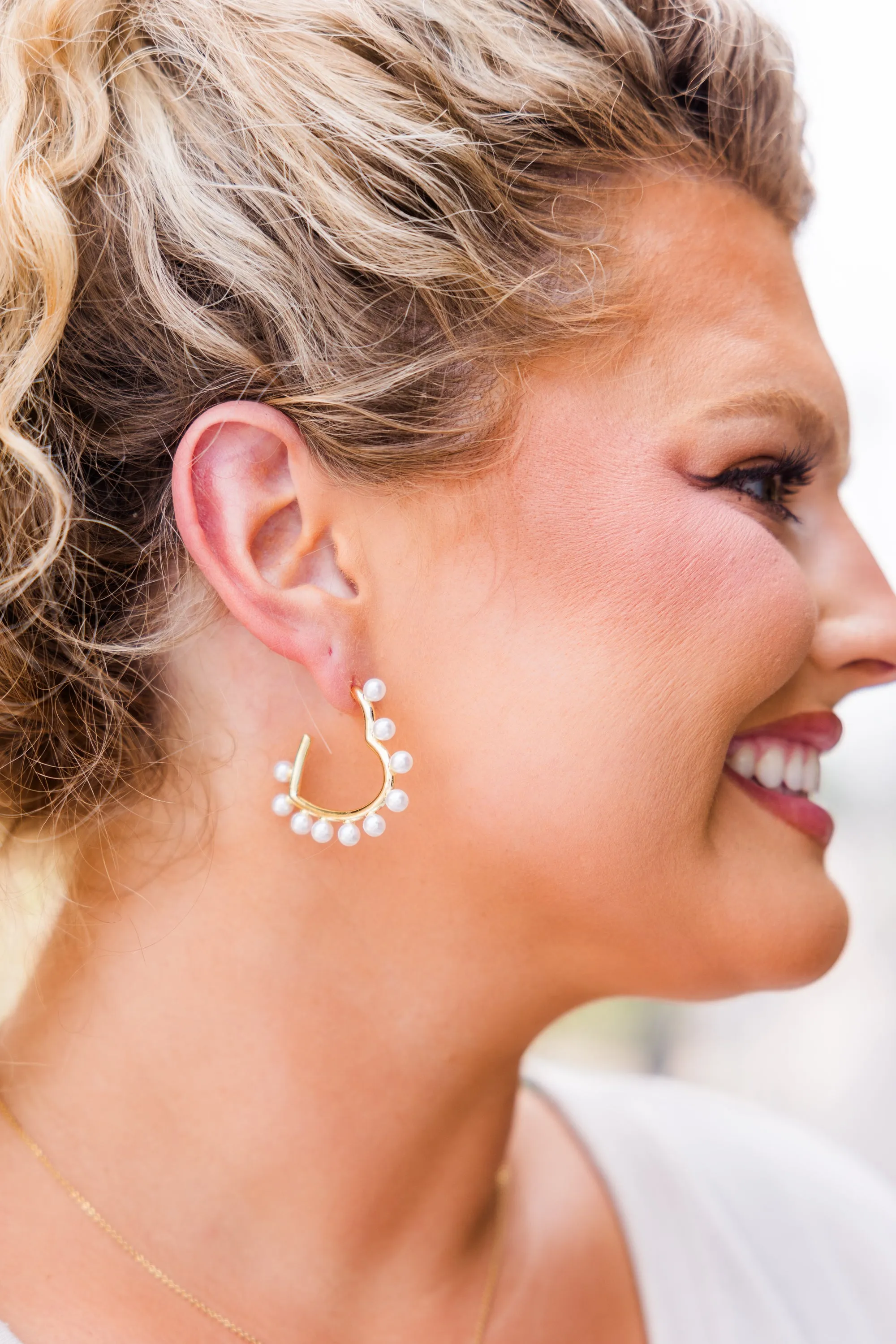Lauren Kenzie: Elegant Twirl Earrings, Pearl