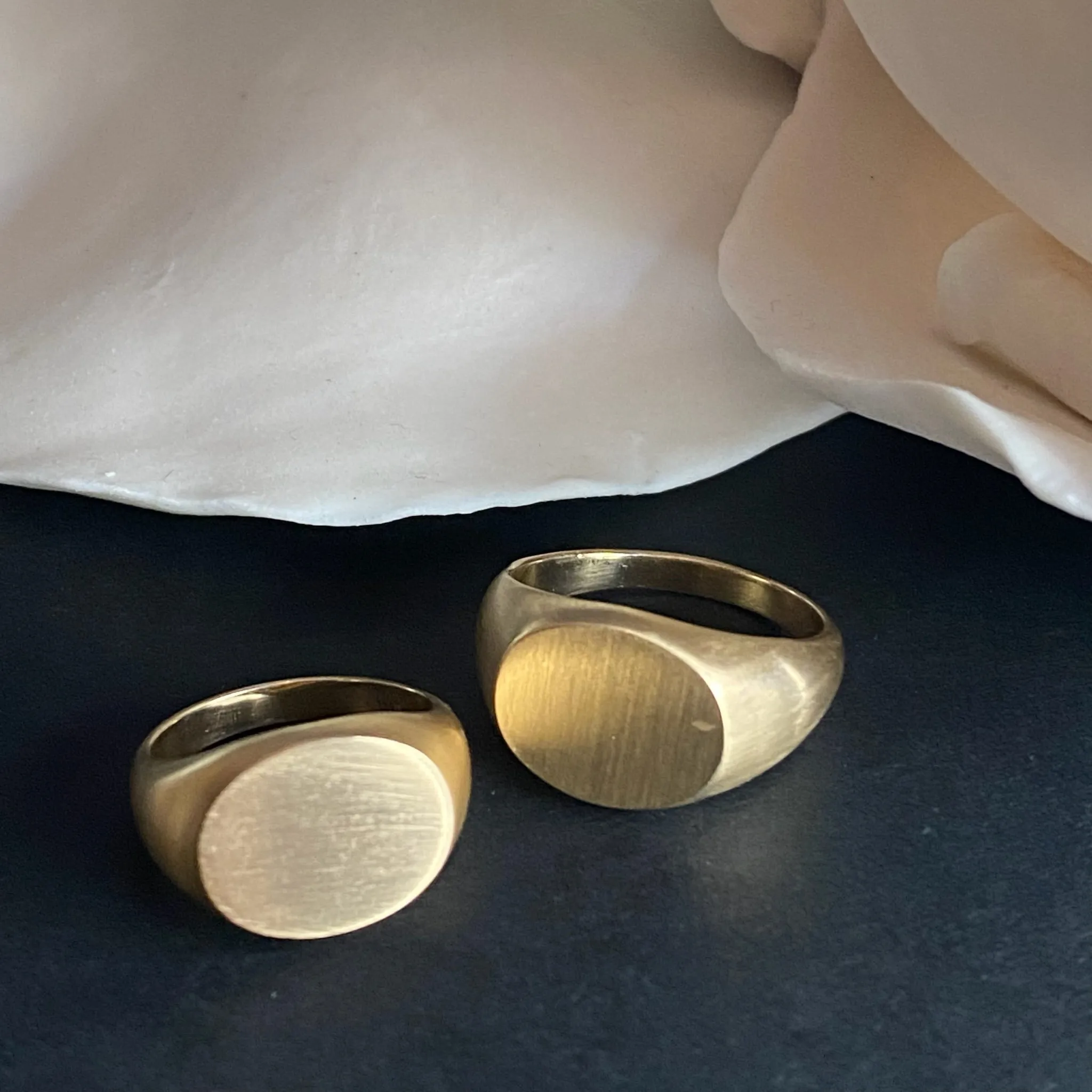 Metier Modern 14k Brushed Gold Oval Signet Ring
