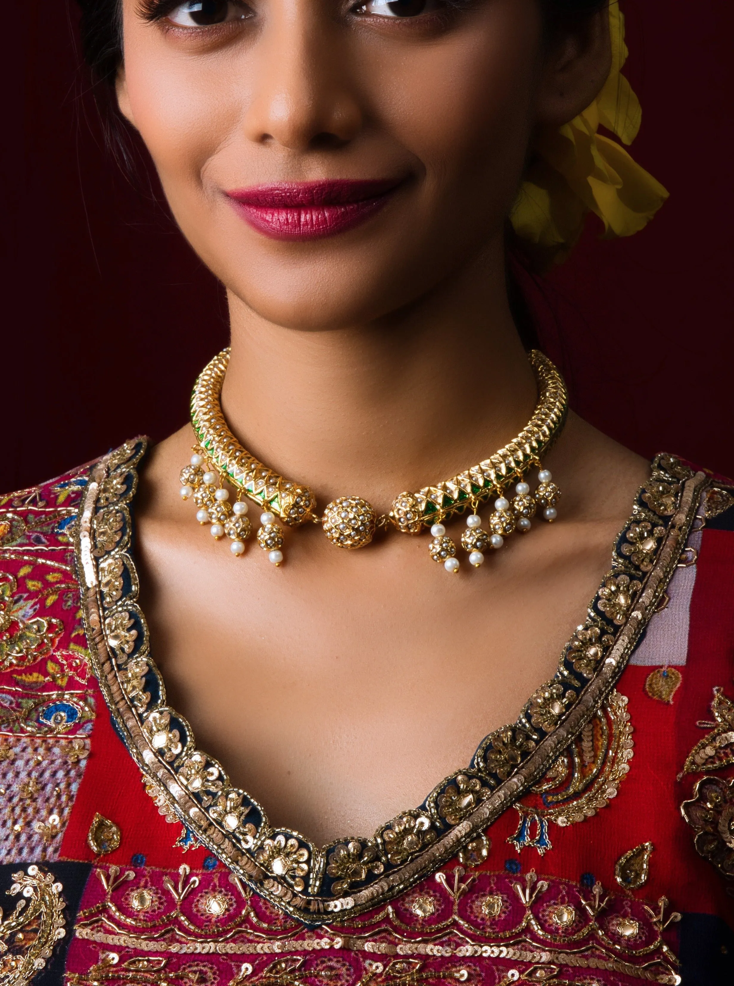 Opulent White Jadau Hasli Choker Necklace