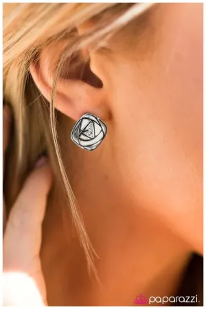 Paparazzi Earring ~ Radio Star - White