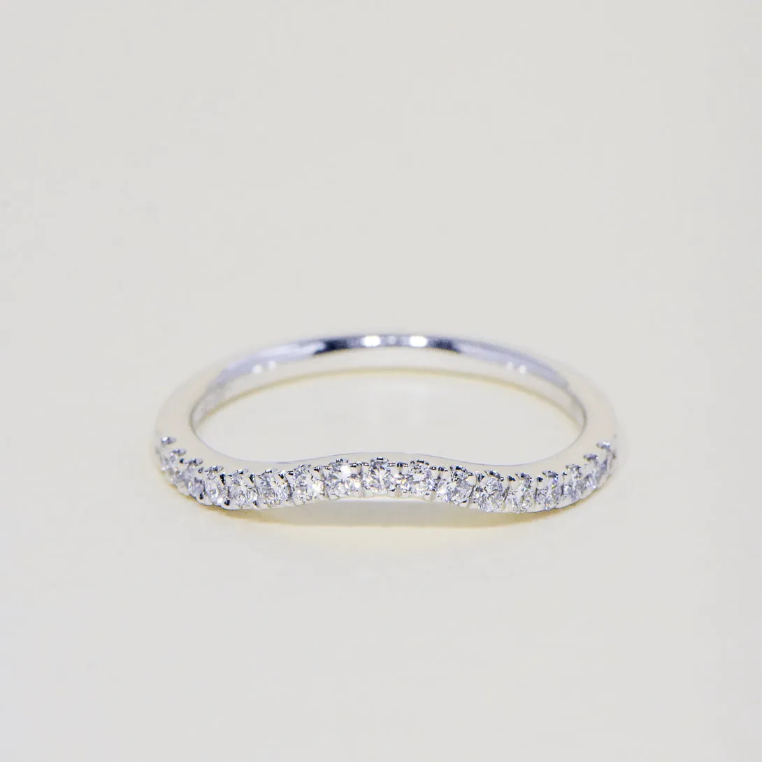 The Matthews Signature Curved Diamond Band